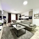 Luxury In City Center Durrës