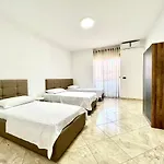 Lägenhet Luxury In City Center Durrës