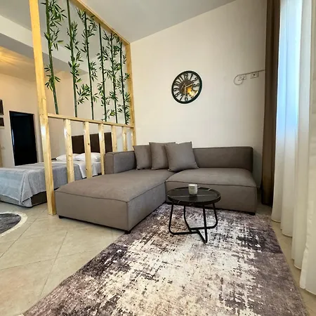 Luxury In City Center アパート ドゥラス